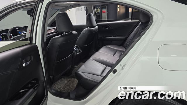 Honda Accord 2017 — photo 17