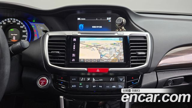 Honda Accord 2017 — photo 18