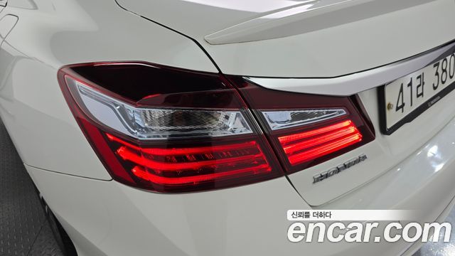Honda Accord 2017 — photo 9