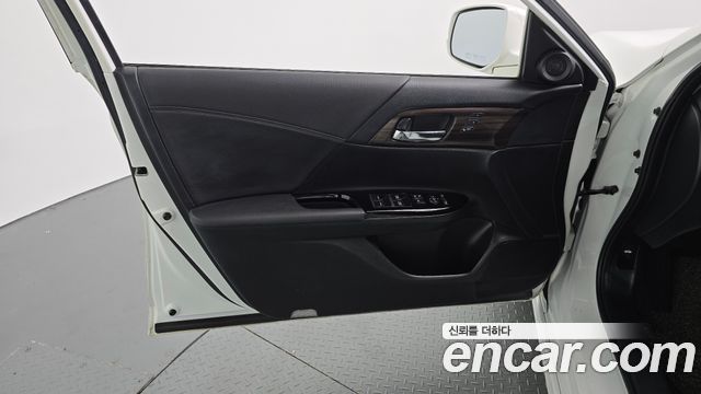 Honda Accord 2017 — photo 14