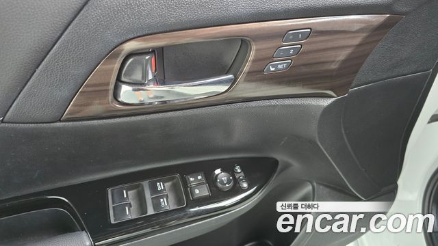 Honda Accord 2017 — photo 27