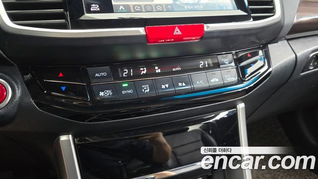 Honda Accord 2017 — photo 30