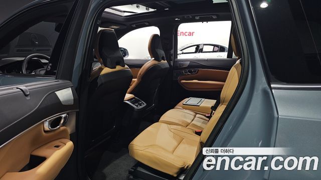 Volvo XC90 2023 — photo 11