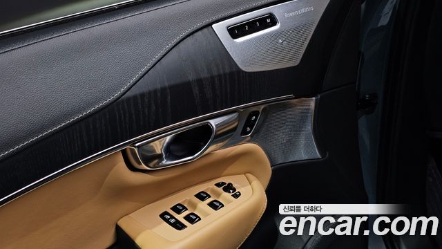Volvo XC90 2023 — photo 16