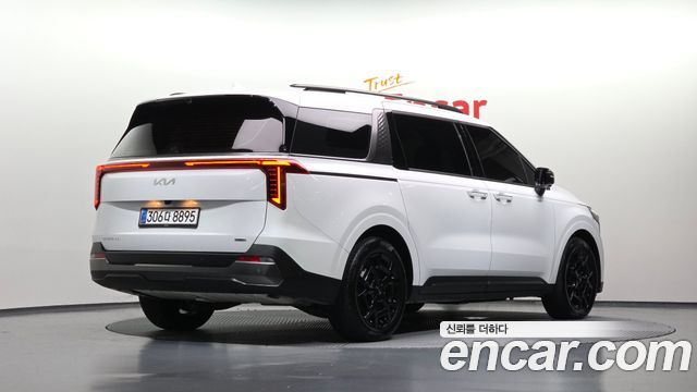 Kia Canival 2025 — photo 2