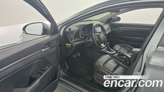 Hyundai AVANTE 2016 — photo 10