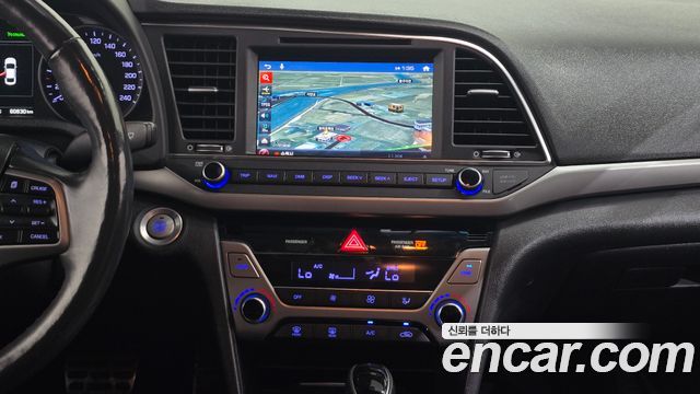 Hyundai AVANTE 2016 — photo 13