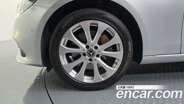 Mercedes-Benz E-Class 2019 — photo 5