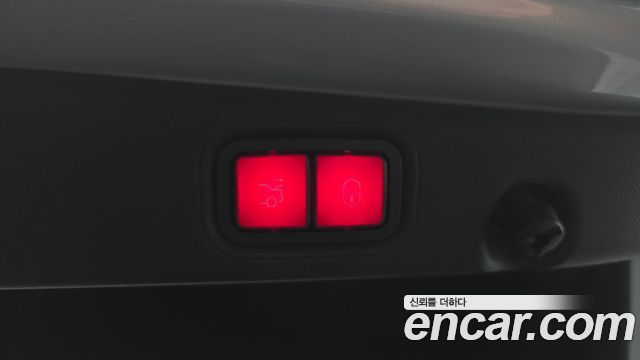 Mercedes-Benz E-Class 2019 — photo 26