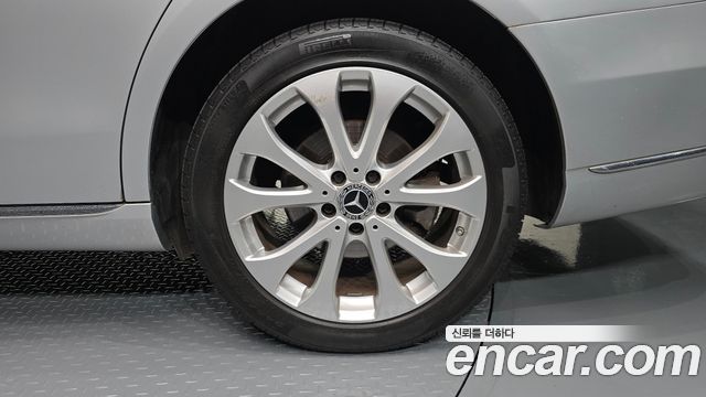 Mercedes-Benz E-Class 2019 — photo 7