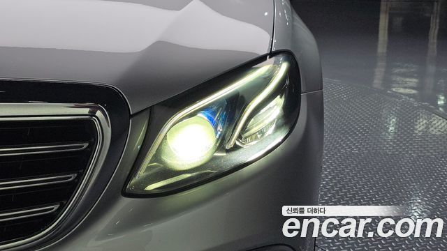 Mercedes-Benz E-Class 2019 — photo 8
