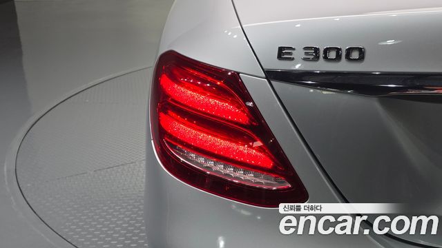 Mercedes-Benz E-Class 2019 — photo 9