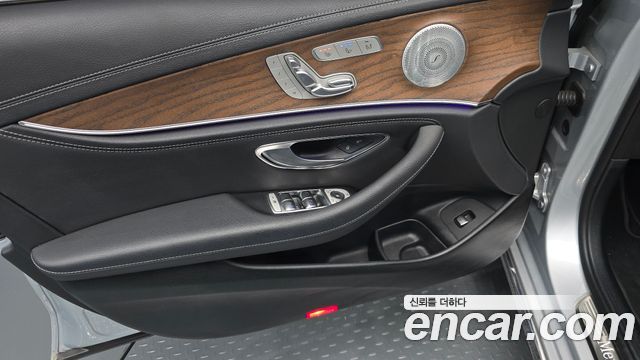 Mercedes-Benz E-Class 2019 — photo 14