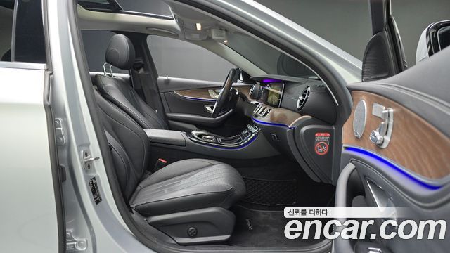 Mercedes-Benz E-Class 2019 — photo 16