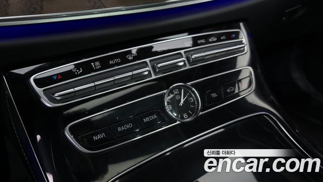 Mercedes-Benz E-Class 2019 — photo 27