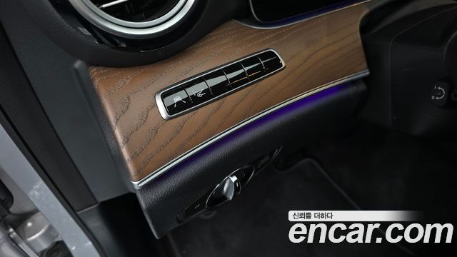 Mercedes-Benz E-Class 2019 — photo 29