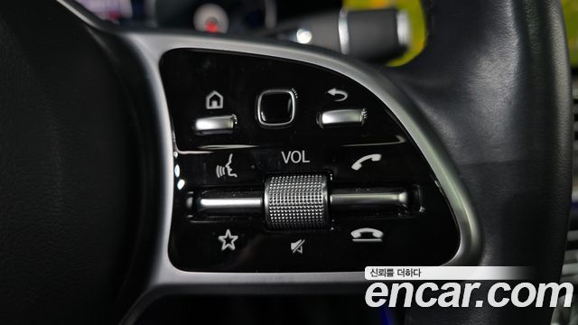 Mercedes-Benz E-Class 2019 — photo 31
