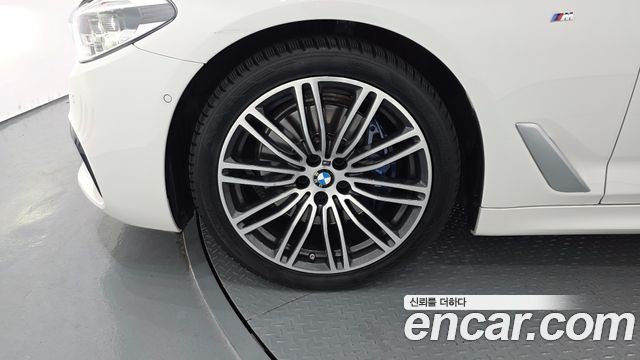 BMW 5-Series 2019 — photo 5