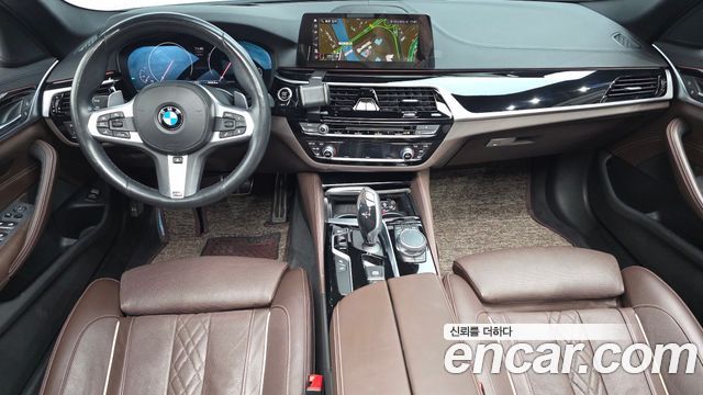 BMW 5-Series 2019 — photo 10