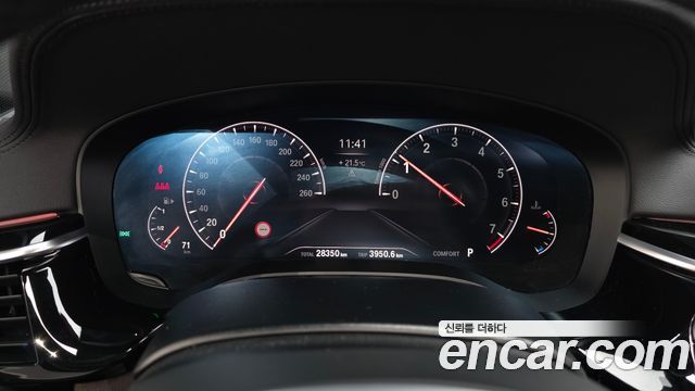 BMW 5-Series 2019 — photo 11