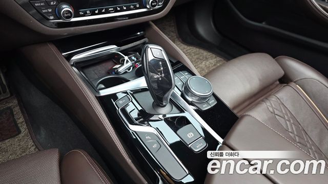 BMW 5-Series 2019 — photo 12