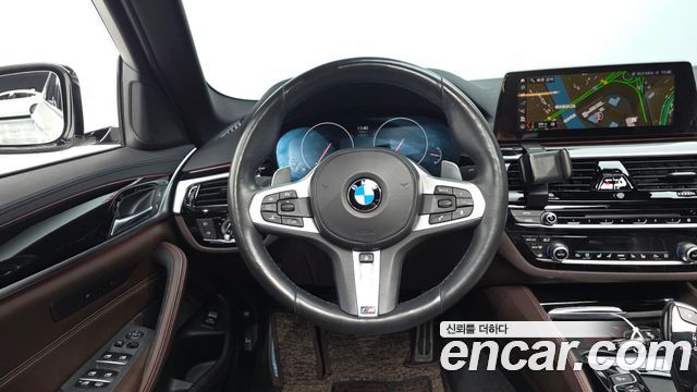 BMW 5-Series 2019 — photo 18