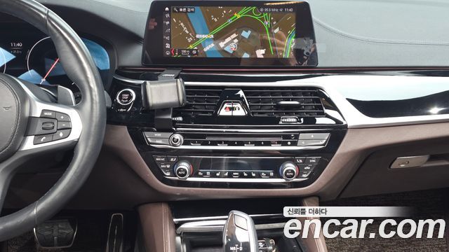 BMW 5-Series 2019 — photo 19