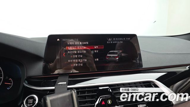 BMW 5-Series 2019 — photo 21