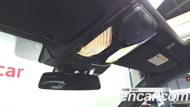BMW 5-Series 2019 — photo 24