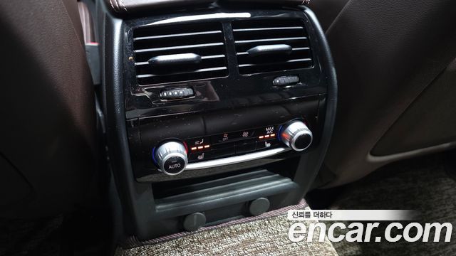 BMW 5-Series 2019 — photo 25