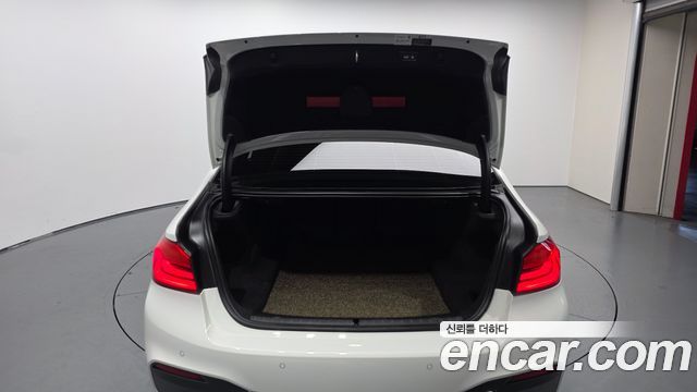 BMW 5-Series 2019 — photo 26