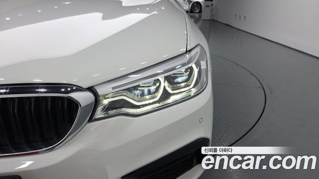 BMW 5-Series 2019 — photo 8