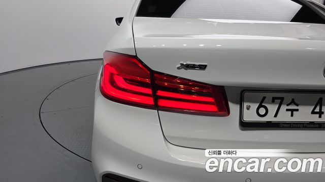 BMW 5-Series 2019 — photo 9