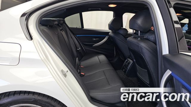 BMW 3-Series 2017 — photo 12