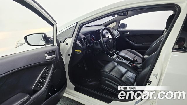 Kia K3 2014 — photo 10