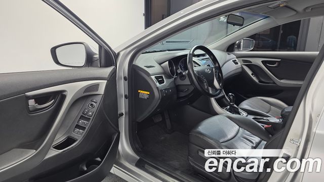 Hyundai AVANTE 2014 — photo 13