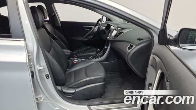 Hyundai AVANTE 2014 — photo 17