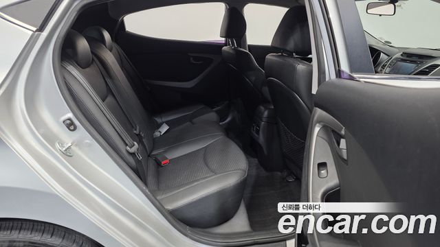 Hyundai AVANTE 2014 — photo 18