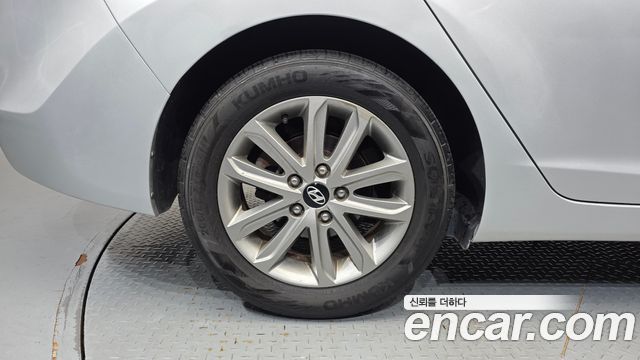 Hyundai AVANTE 2014 — photo 7