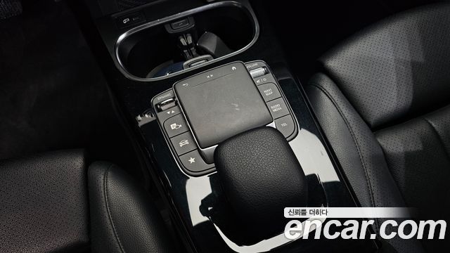 Mercedes-Benz A-Class 2021 — photo 31