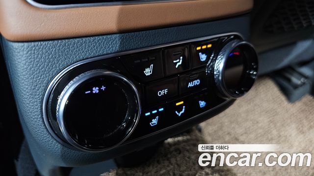 Genesis GV70 2023 — photo 25