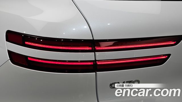 Genesis GV70 2023 — photo 9