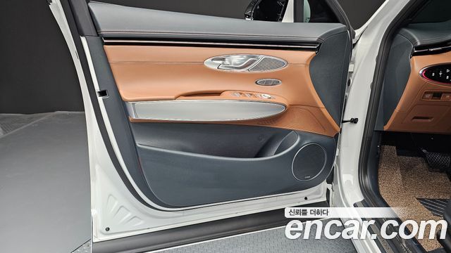 Genesis GV70 2023 — photo 14