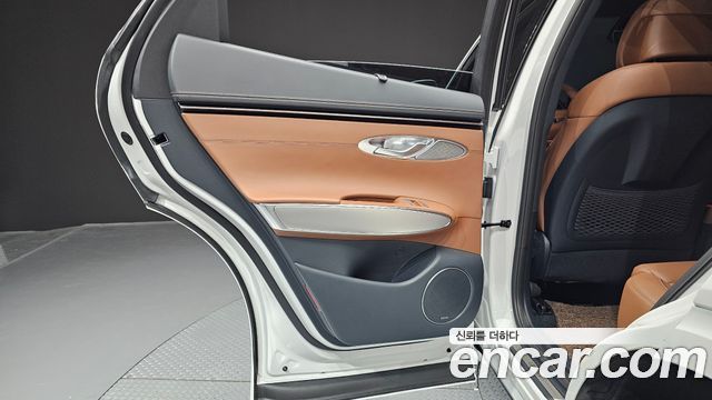 Genesis GV70 2023 — photo 15