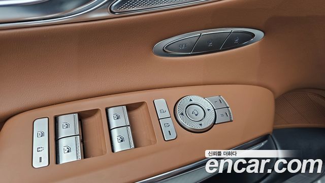 Genesis GV70 2023 — photo 29