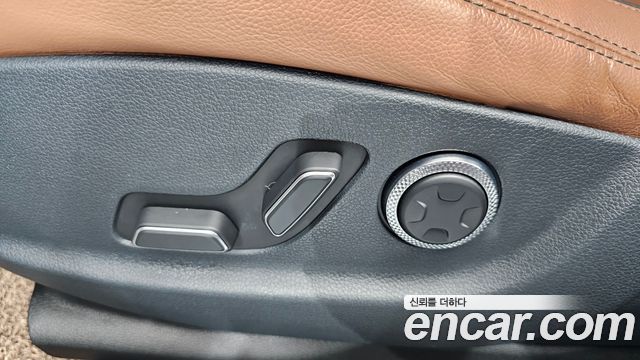 Genesis GV70 2023 — photo 31