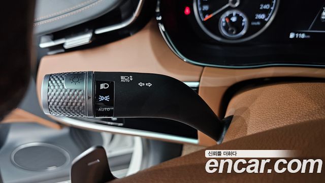 Genesis GV70 2023 — photo 33