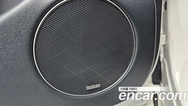 Genesis GV70 2023 — photo 34