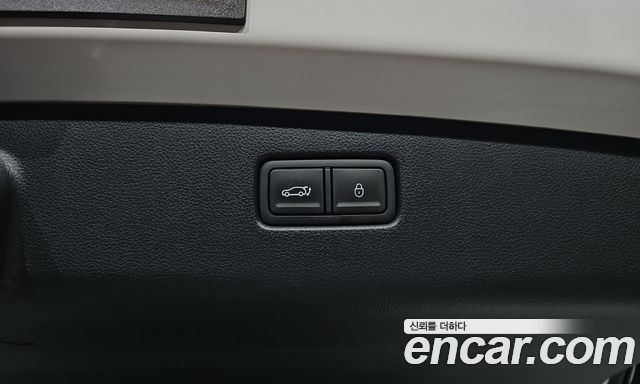 Genesis GV70 2023 — photo 35