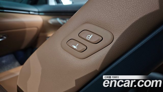 Genesis GV70 2023 — photo 36